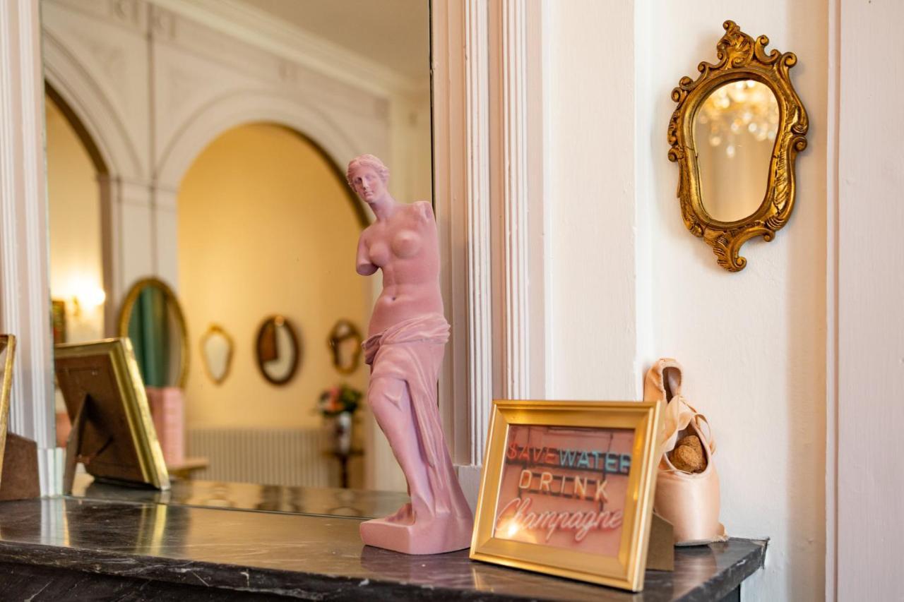 Champagne House - Elegance, Luxury And Charm Bed and Breakfast Condom Exteriör bild