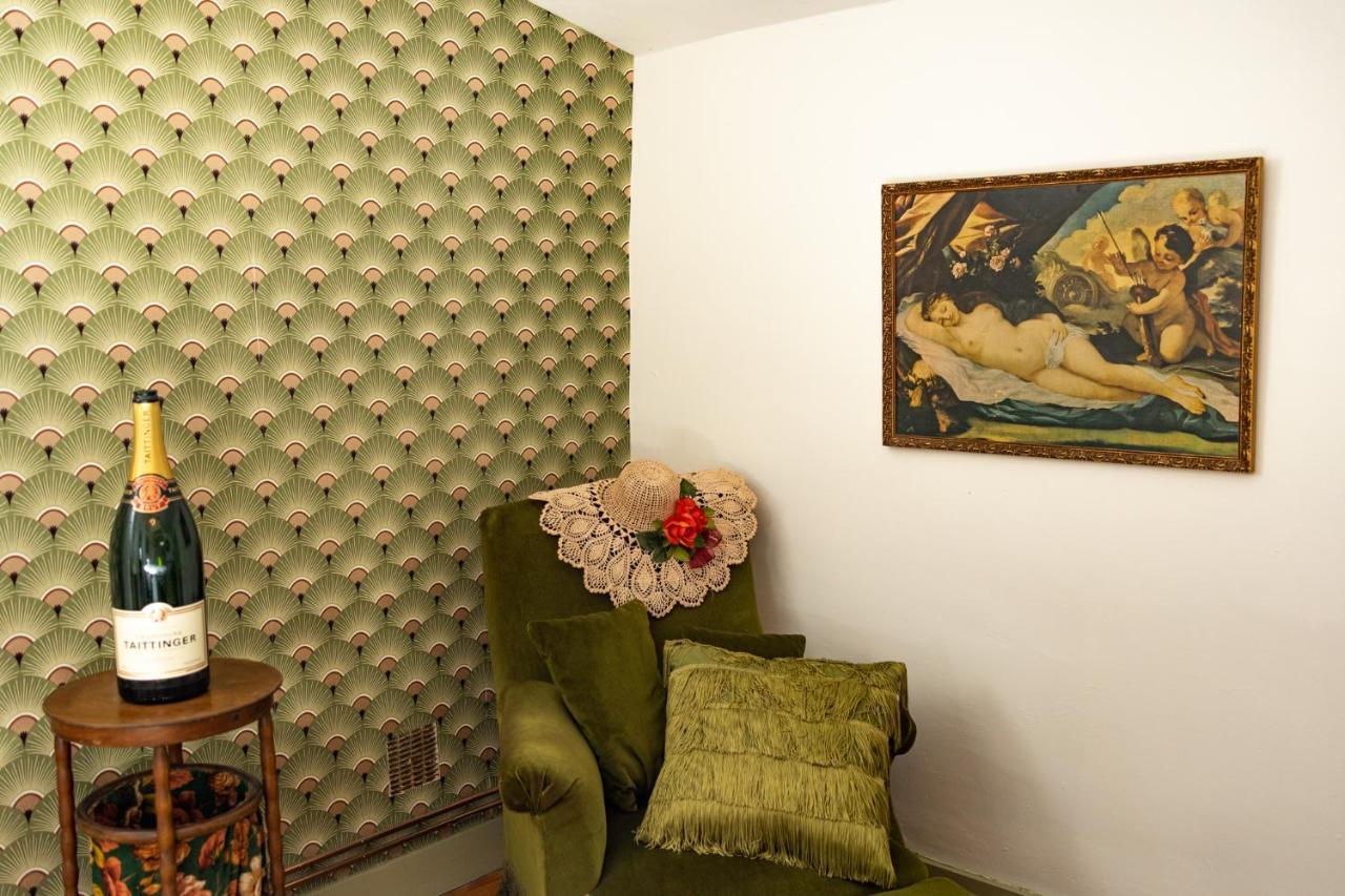 Champagne House - Elegance, Luxury And Charm Bed and Breakfast Condom Exteriör bild