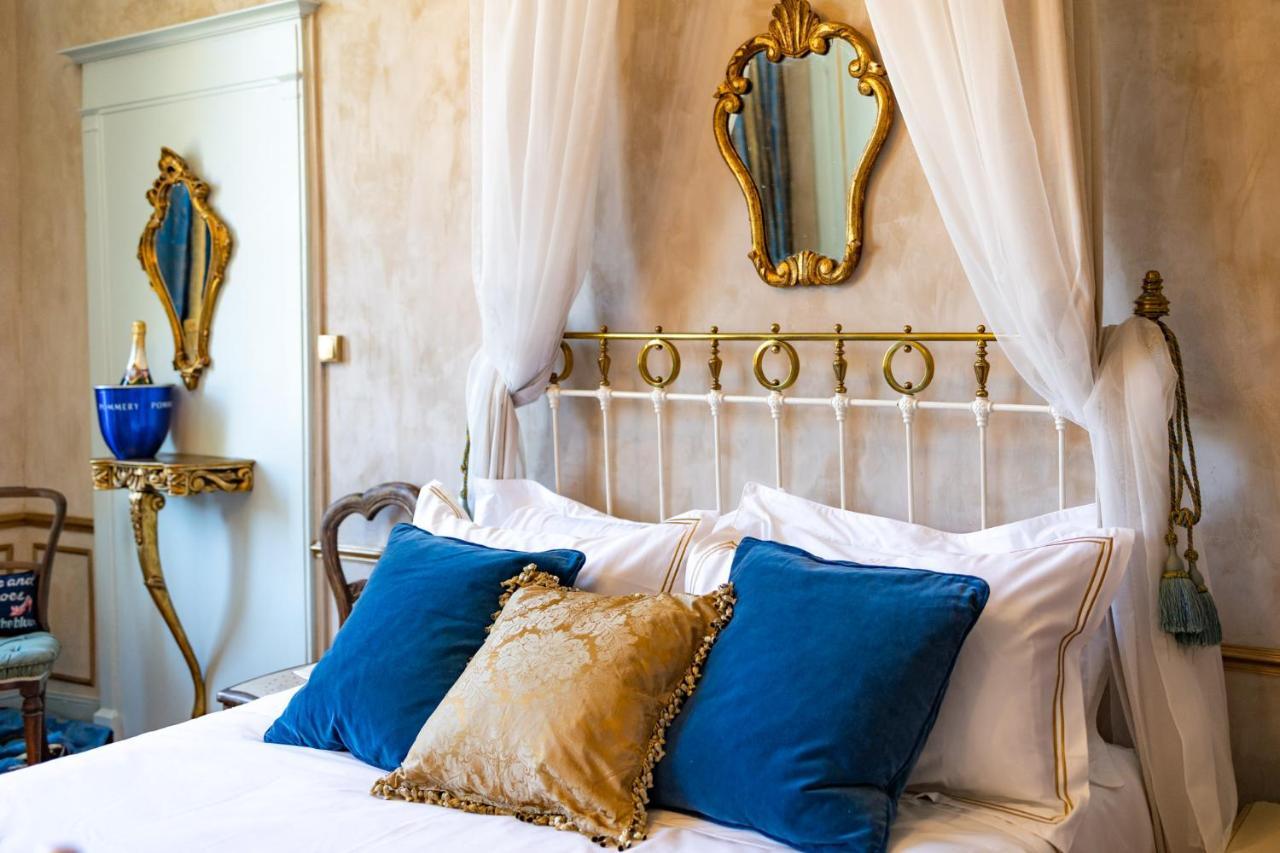 Champagne House - Elegance, Luxury And Charm Bed and Breakfast Condom Exteriör bild