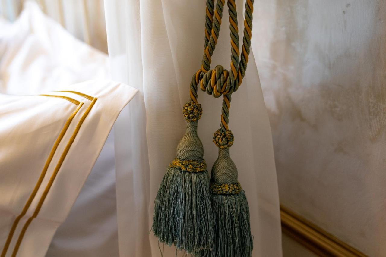 Champagne House - Elegance, Luxury And Charm Bed and Breakfast Condom Exteriör bild