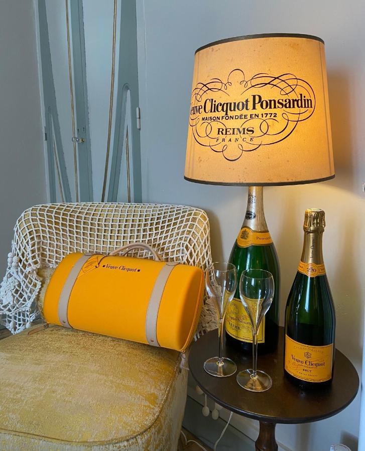 Champagne House - Elegance, Luxury And Charm Bed and Breakfast Condom Exteriör bild
